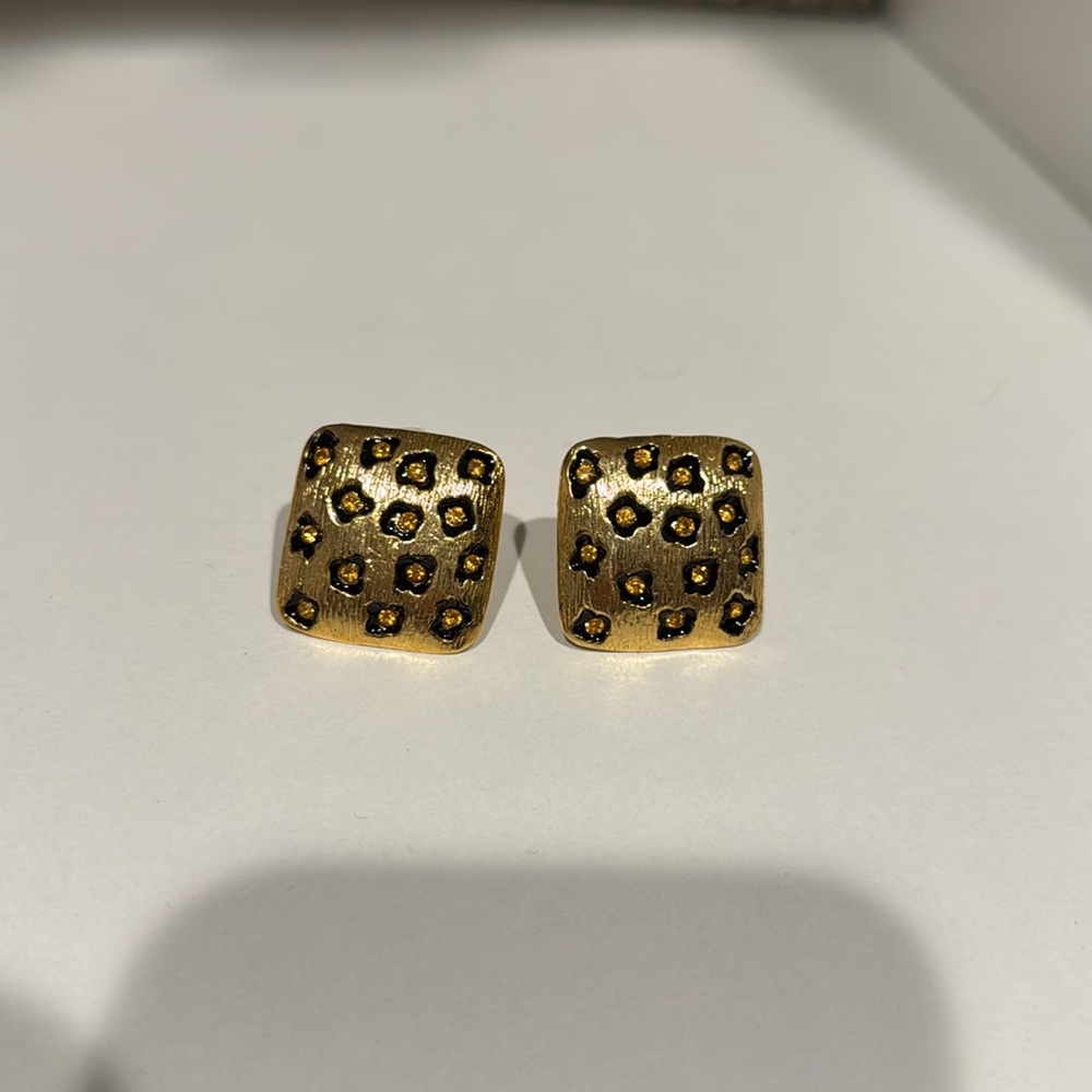Vintage brooch and leopard clip on earrings set
